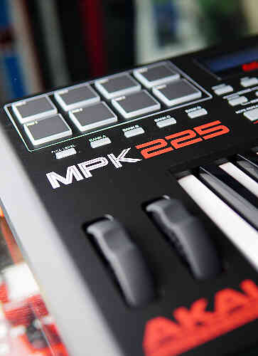 MIDI клавиатура Akai MPK225 #7 - фото 7
